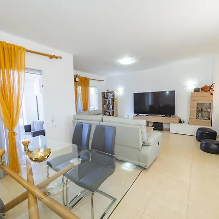 Cubo's Chaparral Townhouse & Community Pool